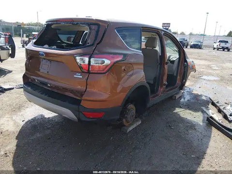 2017 Ford ESCAPE SE VIN 1FMCU0GD3HUA54144 фото 4