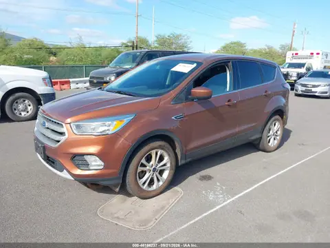2017 Ford ESCAPE SE VIN 1FMCU9GD9HUB08762 фото 2