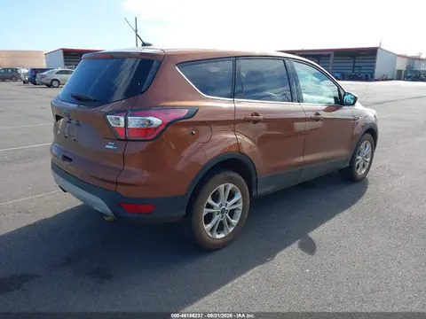 2017 Ford ESCAPE SE VIN 1FMCU9GD9HUB08762 фото 4
