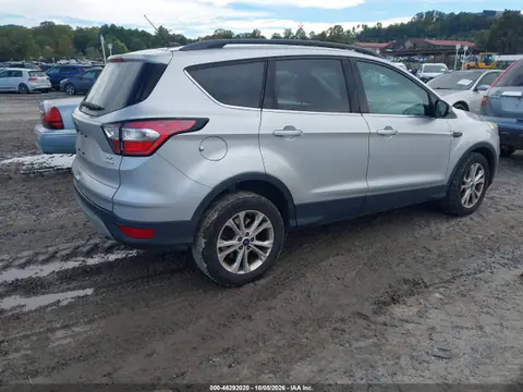 2017 Ford ESCAPE SE VIN 1FMCU0GD0HUE64089 фото 4