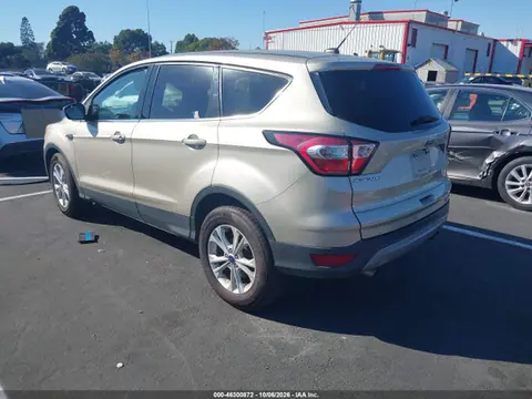 2017 Ford ESCAPE SE VIN 1FMCU0GD0HUE53447 фото 3