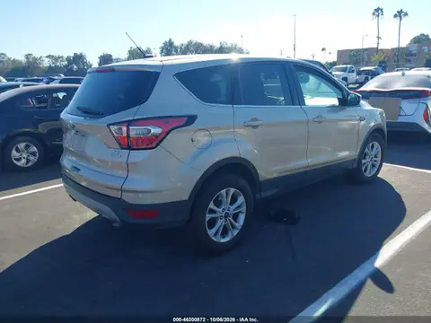 2017 Ford ESCAPE SE VIN 1FMCU0GD0HUE53447 фото 4