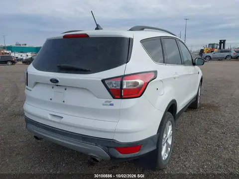 2018 Ford ESCAPE SE VIN 1FMCU9GD0JUA13867 фото 4