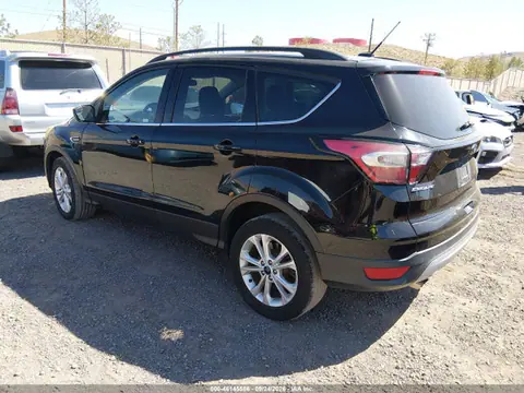 2018 Ford ESCAPE SE VIN 1FMCU9GDXJUA10829 фото 3