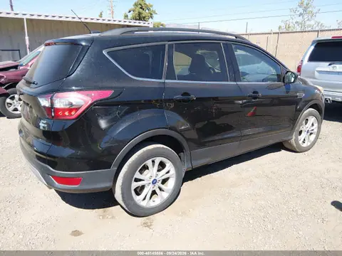 2018 Ford ESCAPE SE VIN 1FMCU9GDXJUA10829 фото 4