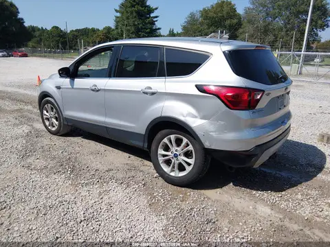 2019 Ford ESCAPE SE VIN 1FMCU9GD2KUB90731 фото 3