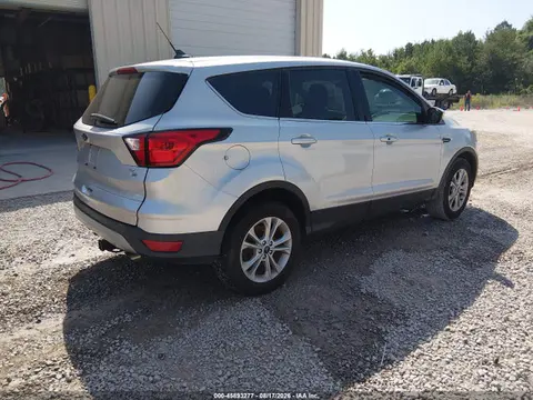 2019 Ford ESCAPE SE VIN 1FMCU9GD2KUB90731 фото 4
