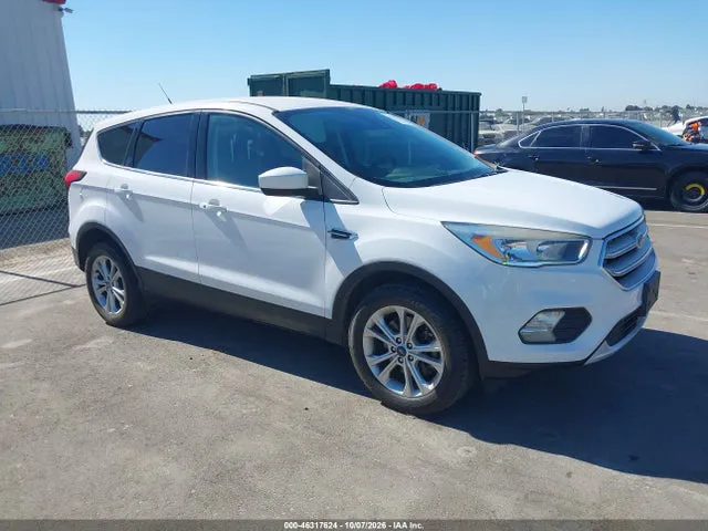 2019 Ford ESCAPE SE VIN 1FMCU9GD4KUB63496 фото 1