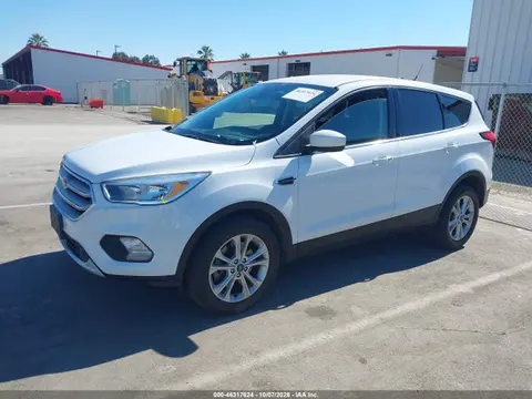 2019 Ford ESCAPE SE VIN 1FMCU9GD4KUB63496 фото 2