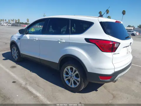 2019 Ford ESCAPE SE VIN 1FMCU9GD4KUB63496 фото 3