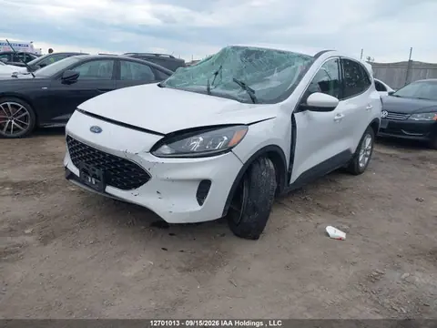 2020 Ford ESCAPE SE VIN 1FMCU9G6XLUB83366 фото 2