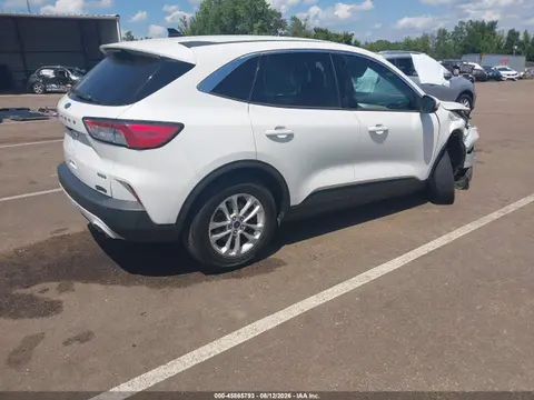 2020 Ford ESCAPE SE VIN 1FMCU0G60LUA23394 фото 4