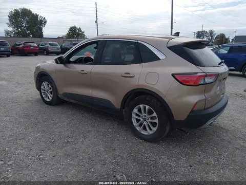 2020 Ford ESCAPE SE VIN 1FMCU0G63LUB84211 фото 3