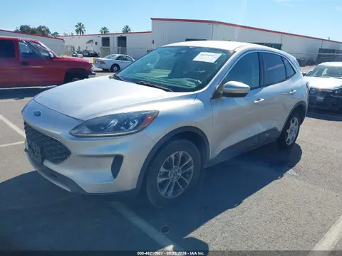2020 Ford ESCAPE SE VIN 1FMCU9G68LUB82703 фото 2