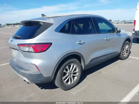 2020 Ford ESCAPE SE VIN 1FMCU9G68LUB82703 фото 4