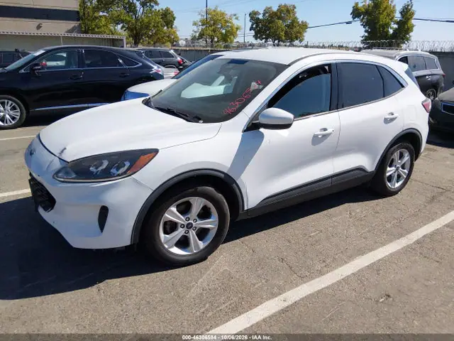 1FMCU0G63MUA07739 — 2021 Ford Escape SE, фото 2 с аукциона IAAI 14.10.2026, Передняя часть справа