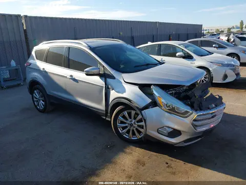 1FMCU0J97HUA94974 — 2017 Ford Escape Titanium, Передняя часть (Front End), фото до ремонта