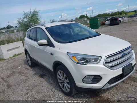 1FMCU9J90JUB78192 — 2018 Ford Escape Titanium, Передняя часть слева (Left Front), фото до ремонта