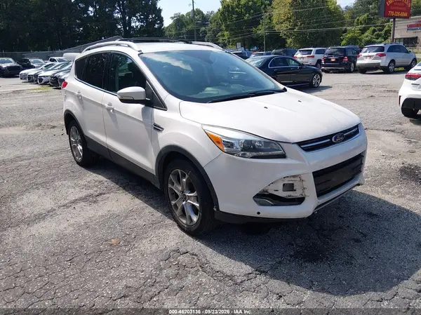 1FMCU0J91GUC50800 Ford Escape 2016 — повреждение Передняя часть справа, фото до ремонта
