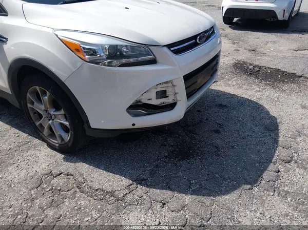 1FMCU0J91GUC50800 — 2016 Ford Escape, Передняя часть справа (Right Front), фото до ремонта