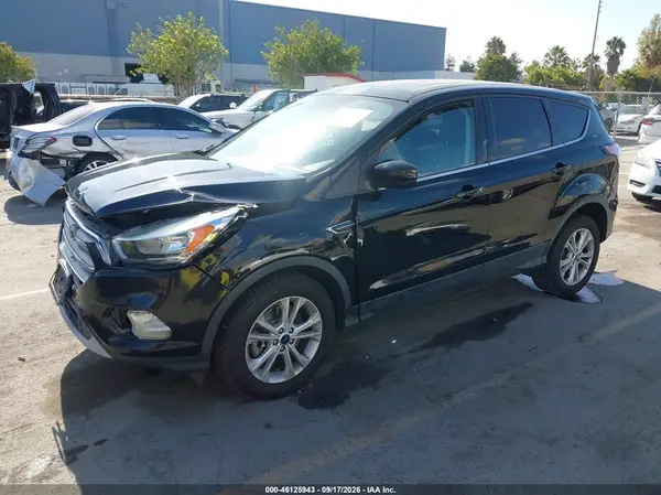 1FMCU0G92HUC96810 — 2017 Ford Escape, фото 2 с аукциона IAAI 14.10.2026, Передняя часть