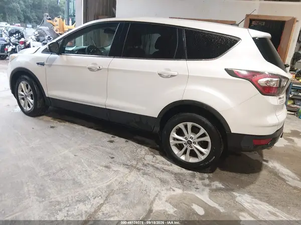 1FMCU0G98HUB15015 — 2017 Ford Escape, фото 3 с аукциона IAAI 14.10.2026, Передняя часть справа