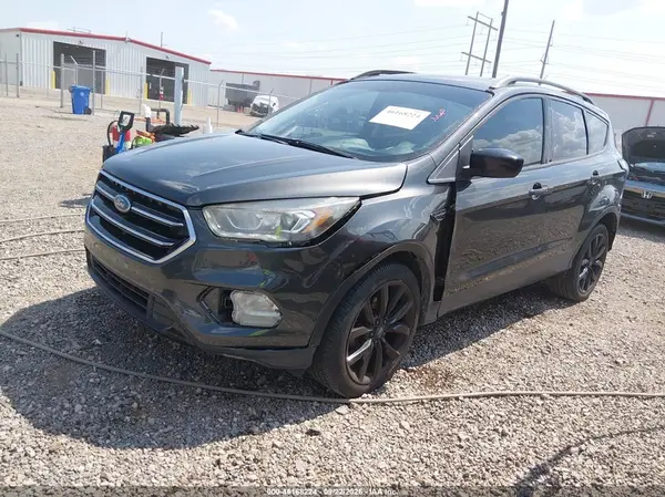 1FMCU0GD6HUE64498 — 2017 Ford Escape, фото 2 с аукциона IAAI 14.10.2026, Передняя часть слева