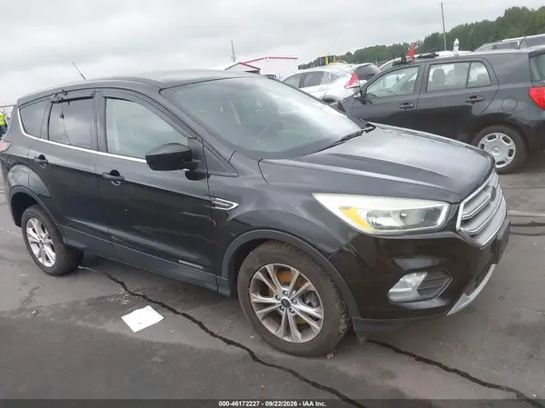 1FMCU9G97HUA10230 — 2017 Ford Escape, Передняя часть слева (Left Front), фото до ремонта