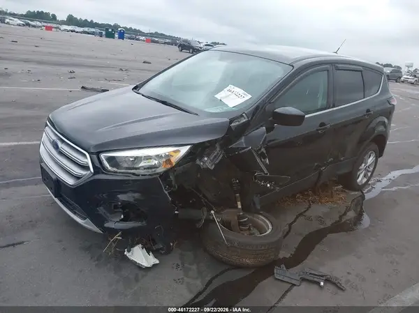 1FMCU9G97HUA10230 — 2017 Ford Escape, фото 2 с аукциона IAAI, Передняя часть слева