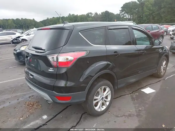 1FMCU9G97HUA10230 — 2017 Ford Escape, фото 4 с аукциона IAAI, Передняя часть слева