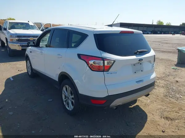 1FMCU0G90HUA51729 — 2017 Ford Escape, фото 3 с аукциона IAAI 10.10.2026, Естественный износ