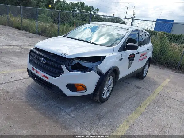 1FMCU0F76HUD25001 — 2017 Ford Escape, фото 2 с аукциона IAAI, Передняя часть