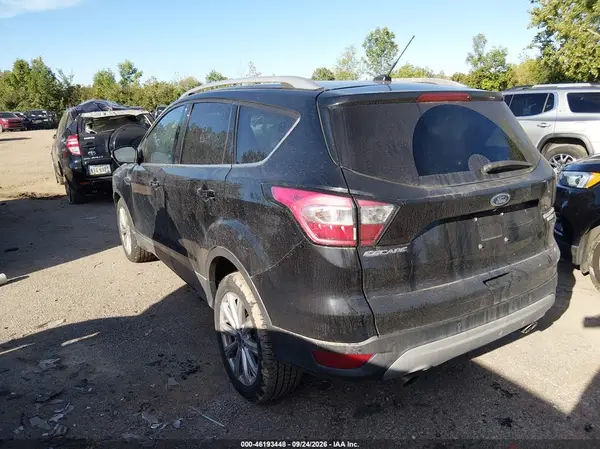 1FMCU0JD2HUD16504 — 2017 Ford Escape, фото 3 с аукциона IAAI, Передняя часть слева