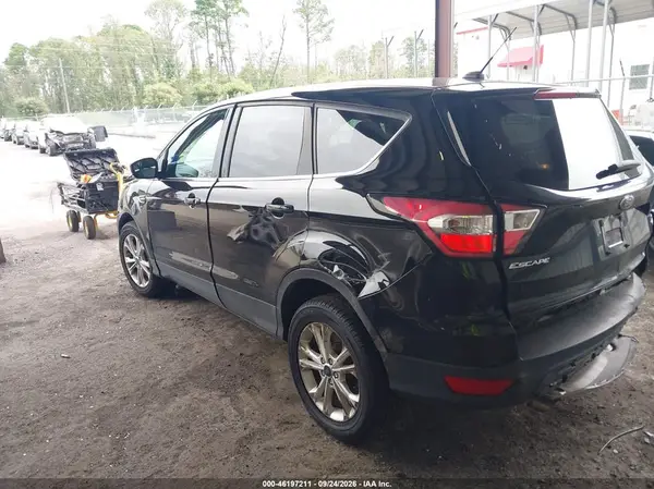 1FMCU9GD7HUD39448 — 2017 Ford Escape, фото 3 с аукциона IAAI, Передняя часть