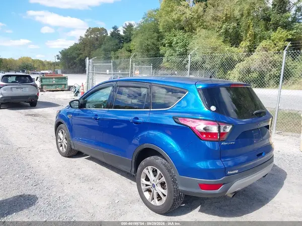 1FMCU9GD0HUC31141 — 2017 Ford Escape, фото 3 с аукциона IAAI, Передняя часть справа