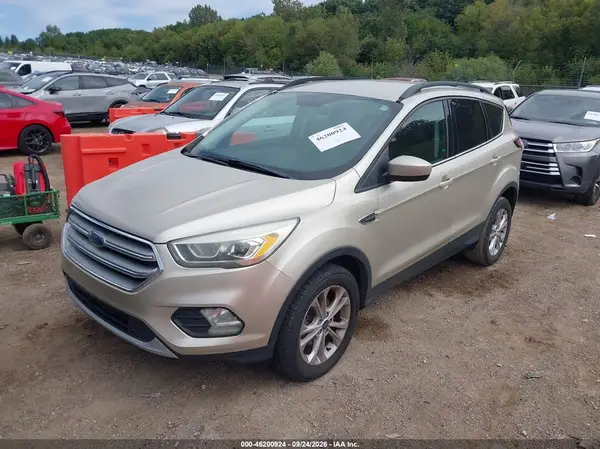 1FMCU0GD1HUC77489 — 2017 Ford Escape, фото 2 с аукциона IAAI 08.10.2026, Естественный износ