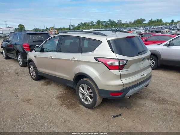 1FMCU0GD1HUC77489 — 2017 Ford Escape, фото 3 с аукциона IAAI 08.10.2026, Естественный износ