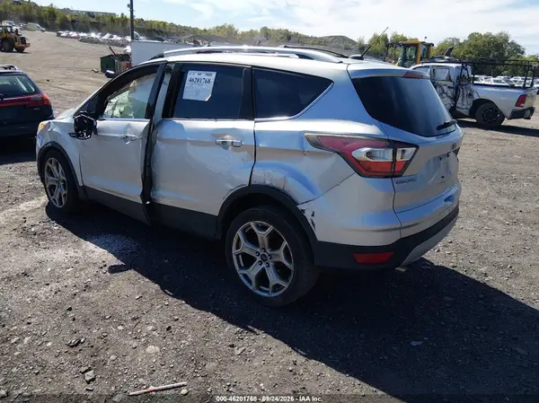 1FMCU9J98HUA18183 — 2017 Ford Escape, фото 3 с аукциона IAAI, Повреждения со всех сторон