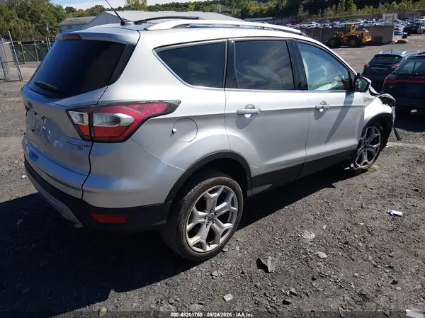 1FMCU9J98HUA18183 — 2017 Ford Escape, фото 4 с аукциона IAAI, Повреждения со всех сторон