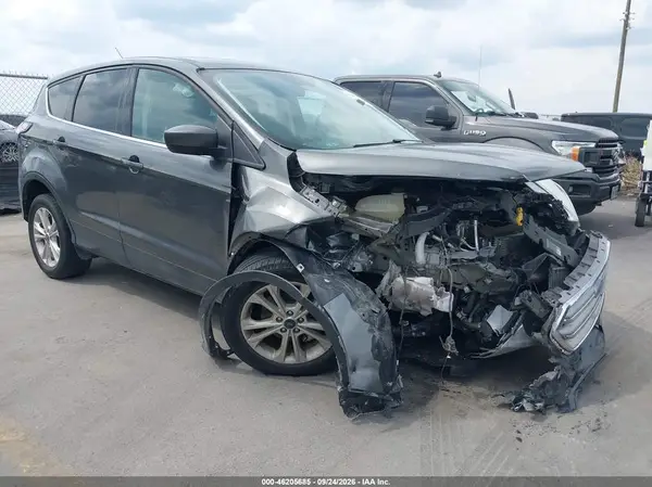 1FMCU0GD7HUD10642 — 2017 Ford Escape, Передняя часть (Front End), фото до ремонта