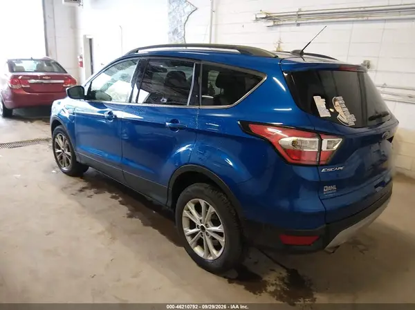 1FMCU9GD5HUC16814 — 2017 Ford Escape, фото 3 с аукциона IAAI, Естественный износ