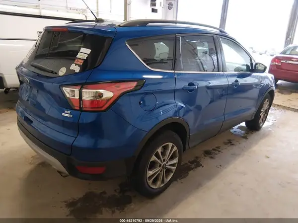 1FMCU9GD5HUC16814 — 2017 Ford Escape, фото 4 с аукциона IAAI, Естественный износ