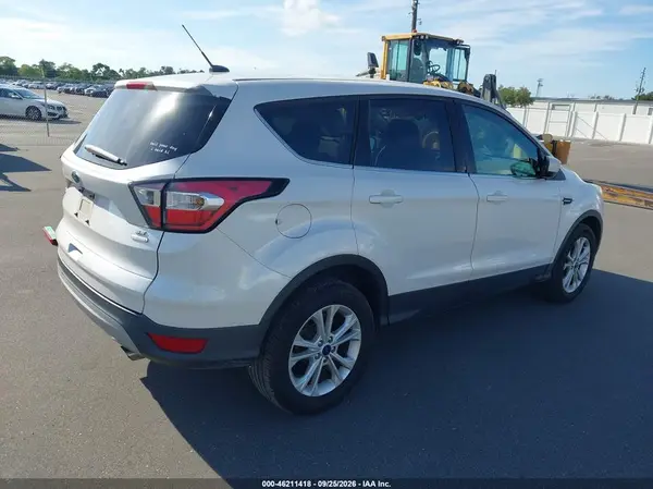 1FMCU0GD1HUE13118 — 2017 Ford Escape, фото 4 с аукциона IAAI 05.10.2026, Естественный износ