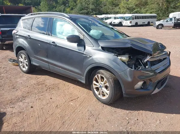 1FMCU0GD5HUD81581 — 2017 Ford Escape, Передняя часть (Front End), фото до ремонта