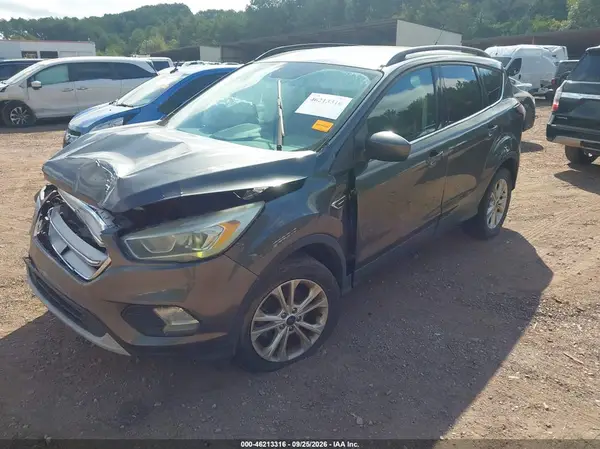1FMCU0GD5HUD81581 — 2017 Ford Escape, фото 2 с аукциона IAAI, Передняя часть
