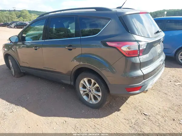 1FMCU0GD5HUD81581 — 2017 Ford Escape, фото 3 с аукциона IAAI, Передняя часть