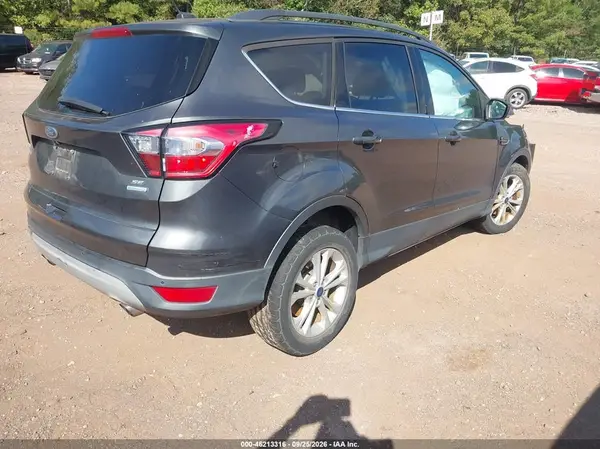 1FMCU0GD5HUD81581 — 2017 Ford Escape, фото 4 с аукциона IAAI, Передняя часть