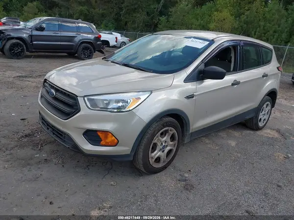1FMCU0F78HUE01527 — 2017 Ford Escape, фото 2 с аукциона IAAI 08.10.2026, Естественный износ