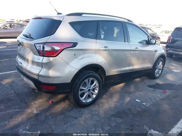 1FMCU9GD4HUC81735 — 2017 Ford Escape, фото 4 с аукциона IAAI, Задняя часть слева