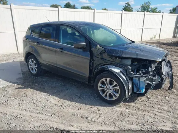 1FMCU9G91HUE23213 — 2017 Ford Escape, Передняя часть (Front End), фото до ремонта